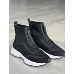 Botín negro deportivo para invitada perfecta 2023